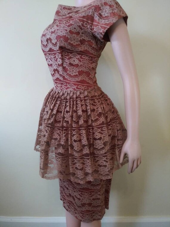 Vintage 1950's peplum lace dress / fifties bronze… - image 5