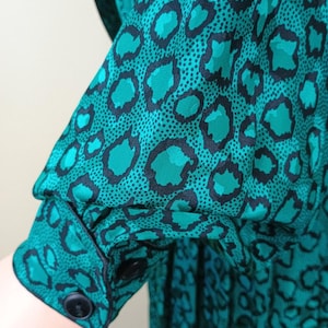 Vintage Adrianna Papell Silk Cheetah Print Green Black Skirt Suit Size 12 image 3