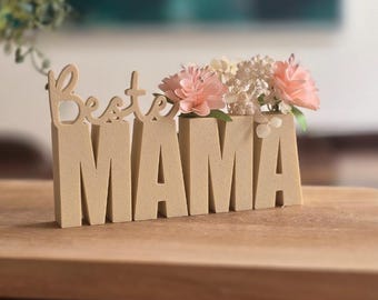 STL 3D-printbestand met de tekst "Moederdag: Beste Mama" en openingen voor bloemen.
