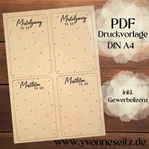 Könnte beinhalten: Ein Bogen Kraftpapier-Etiketten mit den Texten "Mistelzweig TO CO" und "Mistletoe TO CO" in eleganter Schrift. Jedes Etikett hat kleine schwarze Punkte. Der Text "PDF Druckvorlage DIN A4" ist ebenfalls sichtbar.