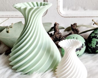 File di stampa 3D STL: Vaso, vaso per fiori con scanalature e struttura inclinata.