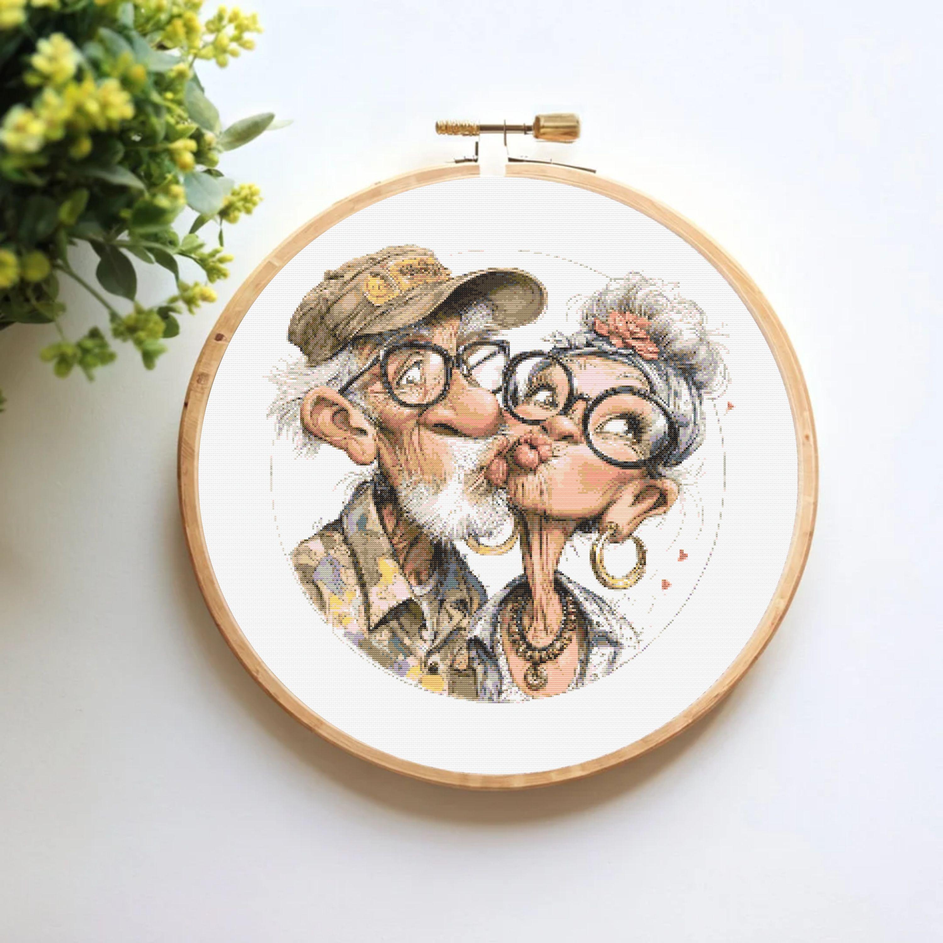 かわいい老夫婦のキスのクロスステッチパターン、記念日の刺繍（PDF