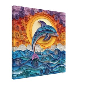 Delfino al tramonto, opera d'arte realizzata con la tecnica del quilling su carta raffigurante un delfino che salta con un tramonto vibrante, stampa su tela con disegno realizzato con la tecnica del quilling, #paperquilling