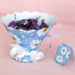 Teacup Party Favor / Marguerites blanches modernes sur bleu / Tea Party Bridal & Baby Shower Anniversaire / Fancy Paper Tea Cup / Contemporary DIY Teacup