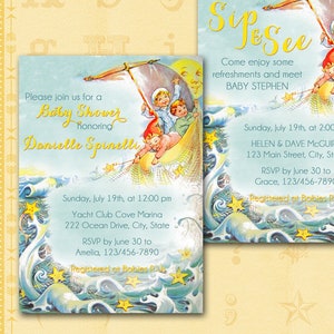 Pode incluir: Um convite de chá de bebê azul e amarelo com tema náutico. O convite apresenta uma imagem de desenho animado de três bebês navegando em um barco com estrelas e uma lua ao fundo. O texto do convite diz "Sip & See" e "Por favor, junte-se a nós para um Chá de Bebê em homenagem a Danielle Spinelli".