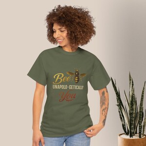Camiseta "Bee Unapologetically You" / Camiseta con gráfico de abeja atrevida / Camiseta con mensaje de confianza / Ropa informal para el día a día