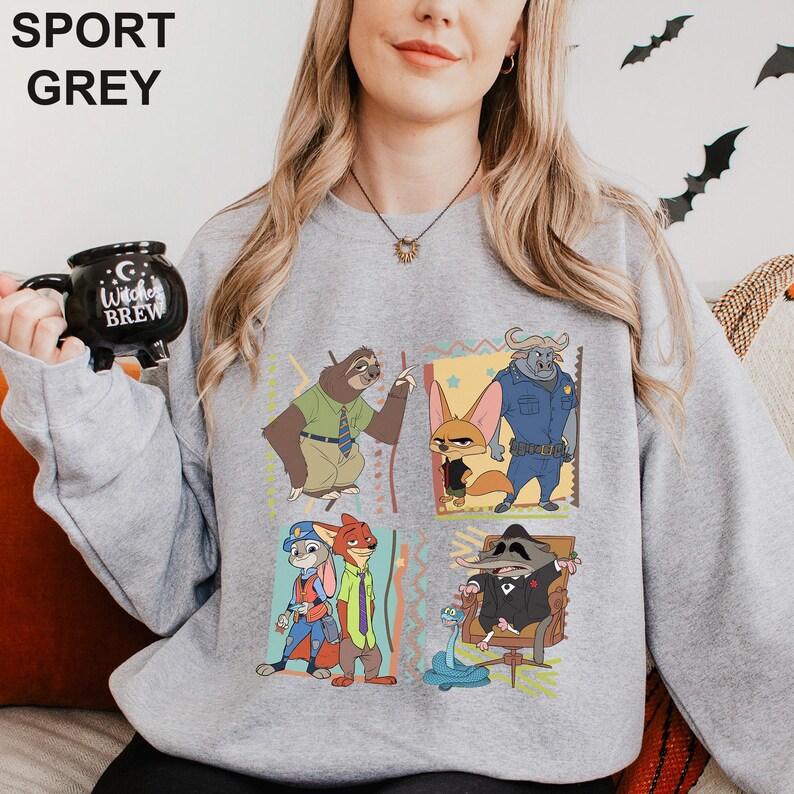 Puede incluir: Sudadera gris deportiva con un gr&aacute;fico de dibujos animados de personajes. El dise&ntilde;o incluye un perezoso, un zorro, un b&uacute;falo y otros personajes. La sudadera tiene las palabras "SPORT GREY" impresas en la parte superior.