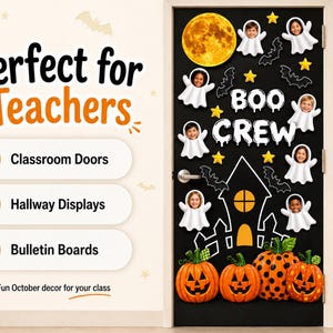 K&ouml;nnte beinhalten: Eine schwarze T&uuml;r mit Halloween-Dekoration, bestehend aus einem gro&szlig;en gelben Mond, wei&szlig;en Geister-Ausschnitten mit Kindergesichtern, gelben Sternen, schwarzen Fledermaus-Silhouetten, einem wei&szlig;en Spukhaus-Umriss und vier orangefarbenen K&uuml;rbissen.