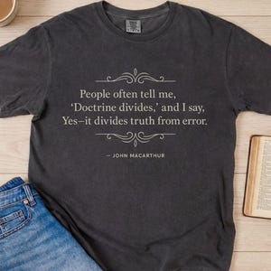 John MacArthur quote shirt, theologie is belangrijk christelijk T-shirt, comfort kleuren uniseks shirt