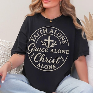 Komfortfarben verbesserter christlicher Frauen-T-Stück, Weinlese-Hemd, calvinistisches Glauben-T-Shirt, christliche Theologie-Geschenk, christliches Oberteil