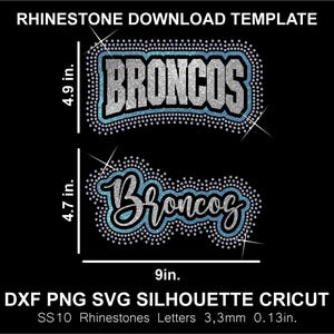 Puede incluir: Una plantilla de descarga digital de pedrería con la palabra BRONCOS en dos estilos con detalles en plata y azul claro. Los diseños miden 12,45 cm y 11,94 cm de alto por 22,86 cm de ancho. Incluye archivos DXF, PNG, SVG y Silhouette.