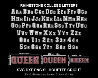 Pode incluir: Fundo preto com letras e números universitários de strass. Inclui a palavra "QUEEN" em um design de strass. A imagem também inclui o texto "SVG DXF PNG SILHOUETTE CRICUT". O design "QUEEN" tem 306 mm, 252 mm e 204 mm de comprimento.