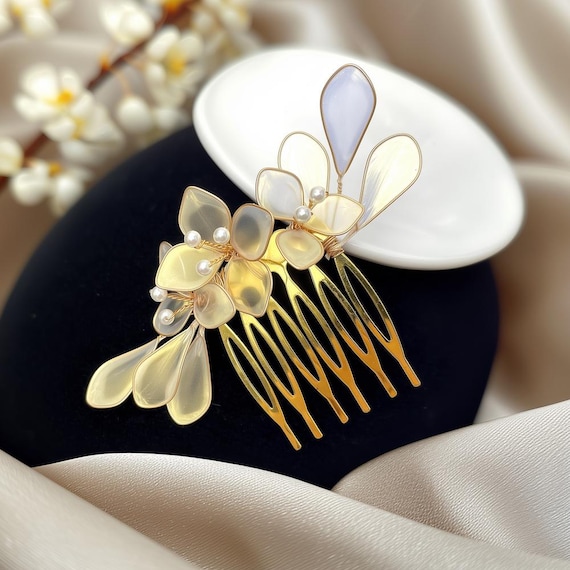 Gold Floral Bridal Hair Comb with White Resin Flowers Original Boho Dried White Ivory Real Flower Hair Comb  main image 3