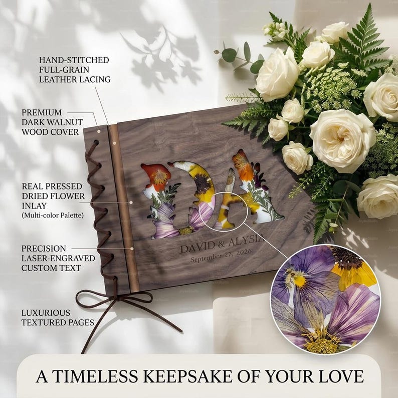 K&ouml;nnte beinhalten: Ein Hochzeitsalbum mit einem dunklen Walnussholz-Einband und handgen&auml;hten Lederschn&uuml;ren. Es verf&uuml;gt &uuml;ber eine echte, gepresste Trockenblumen-Inlay in einer mehrfarbigen Palette. Der Text lautet "DAVID & ALYSIA September 27, 2026".