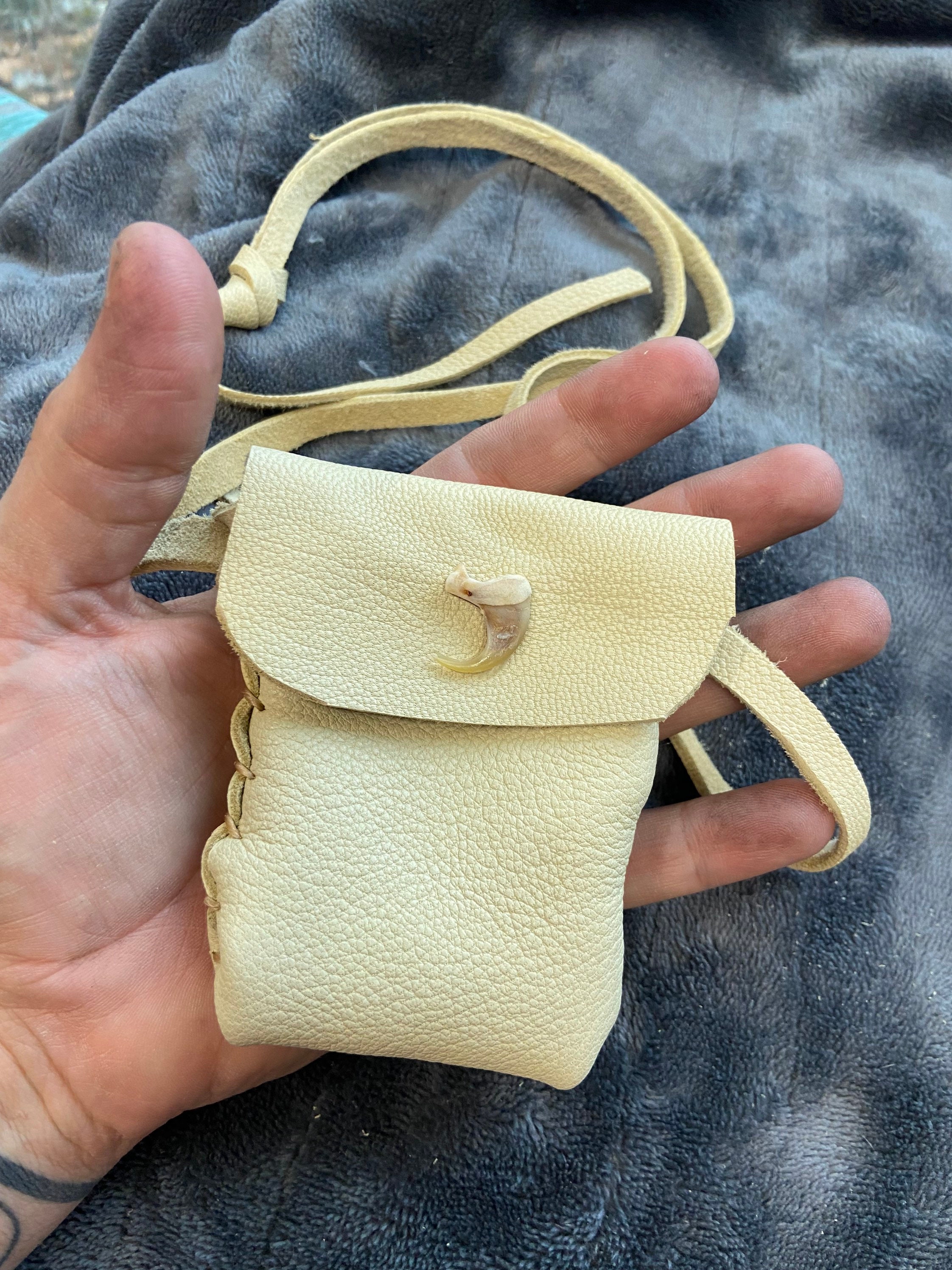 財布・ケース・小物入れ Native American Medicine Bags Native American Medicine Bag Bobcat Claw Cherokee Leather