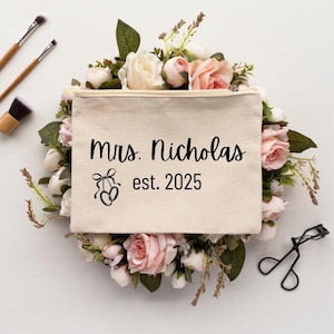 Personalized Bridesmaid Makeup Bag with Name Custom Cosmetic Bag with Bow Wedding Party Gift Bridal Shower Favor Bridesmaid Proposal