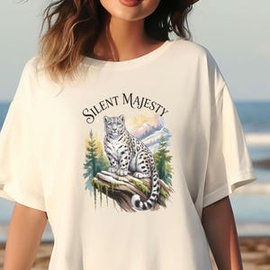 スノーレパードTシャツ ヴィンテージ 水彩画 芸術的Tシャツ サイレントマジェスティ ビッグキャット愛好家へのギフト 山 森林 アパレル 自然 野生動物 快適 カラー