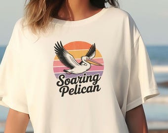Camiseta vintage Pelican: Camiseta retro con colores cómodos y puesta de sol en la costa