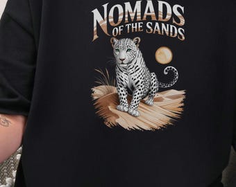 Camiseta vintage de leopardo árabe: camiseta con escena desértica en acuarela