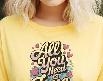 Camiseta vintage «Todo lo que necesitas es amor»: camiseta floral romántica retro