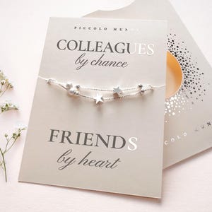 Cadeau de bracelet d'amitié collègue | Bracelet personnalisé en argent pour anniversaire, nouvel emploi, départ d'un collègue | Bracelet avec carte personnalisée brillante