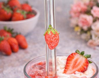 Cannuccia di vetro figurata a forma di fragola