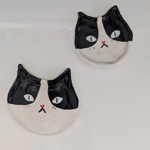 Handmade Clay Cat Plate - Cute Ceramic Dish for Cat Lovers, Decorative Kitty Plate, Small Animal-Themed Dish, Unique Gift for Cat Enthusiast
