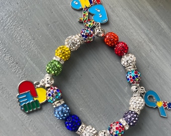 Pulsera artesanal con diseño de piezas de rompecabezas para concienciar sobre el autismo - Joyería personalizada con dije de cuentas arcoíris - Regalo para celebrar el orgullo autista