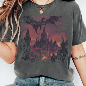 Drachen Shirt, Fantasy Drachen Shirt, dunkler Fantasy Pullover, Drachen Geschenk für Nerd Geschenk, DnD Shirt