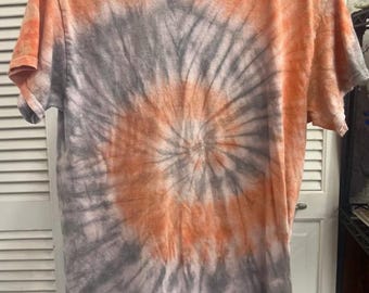 Camiseta vintage - Teñida con la técnica tie-dye en naranja