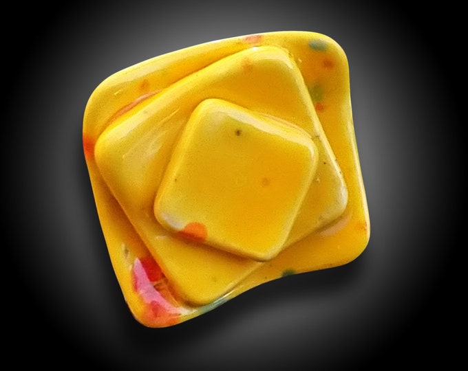 Transference in yellow ceramic ring