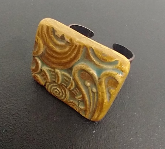 Ceramic patina color ring