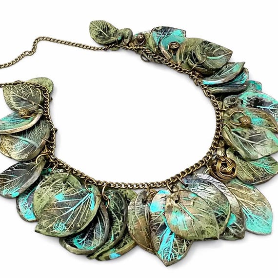 Old gold leaves necklace