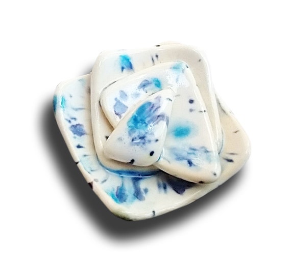 Transference in blue and white ceramic ring