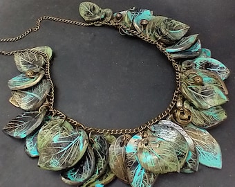 Old gold leaves necklace