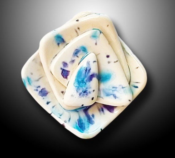 Transference in blue and white ceramic ring