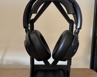 Arctis Nova Pro Wireless Headset and DAC Desktop Stand