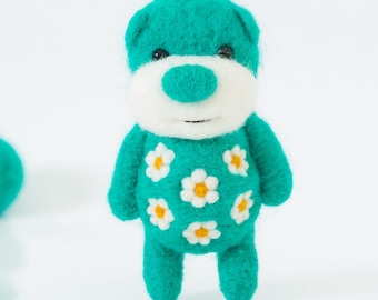 Oso de flores de fieltro agujado: adorno de osito de peluche de fieltro verde brillante
