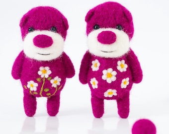 Oso de peluche miniatura de lana, color rosa remolacha, hecho con fieltro de aguja: Oso de peluche de lana