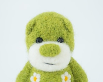 Oso de flores de fieltro con aguja: adorno de peluche de bolsillo de lana merino