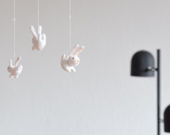Móvil para bebé, móvil de nube con conejito de fieltro: decoración personalizada para la habitación del bebé