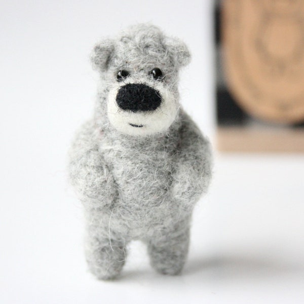 Grey bear, brooch 34