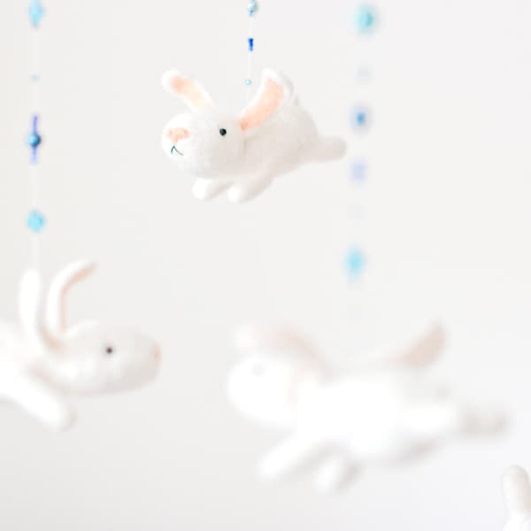 Blauwe kindermobiel voor babybedje, dierenkwekerijdecor