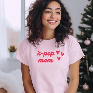 K-Pop Mom Gildan Unisex T-Shirt, K-addict Shirt, Kpopping, Kpop Shirting, Shirtful Kpop, Kpop Clothe, K Pop Shirting, Kpop Style Graphics