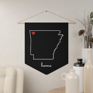 Gagliardetto personalizzato dell&#39;Arkansas, file di taglio dell&#39;Arkansas, maglietta dell&#39;Arkansas Village, cuscino per cani dell&#39;Arkansas, visiera da golf dell&#39;Arkansas, adesivo a forma di trota con bandiera dello stato dell&#39;Arkansas
