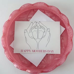 carte de fête des mères | Carte vierge | de voeux | Dessin au trait maman et bébé | Les pieds dans les mains de bébé