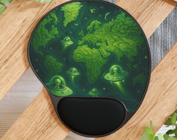 Galactic Alien Memory Foam Mouse Pad – Cosmic Wrist Support Desk Accessory, Futuristic Gamer Gift