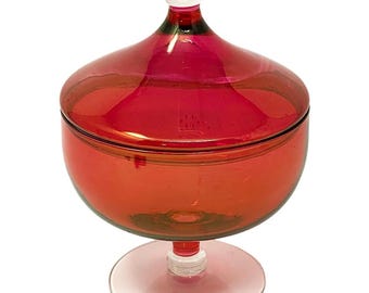 Dulcera de pedestal de cristal rojo rubí vintage con tapa / Estilo moderno de mediados de siglo
