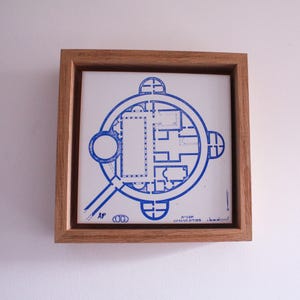 Herodion . 1 azulejo. Arte de parede de cerâmica. Azulejos de serigrafia feitos à mão. Histórico, arqueológico e mapas inspiram decoração única para casa.