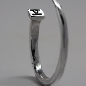 Zilveren spijkerarmband, zilveren spijkermanchet, blauw Bayer Design NYC